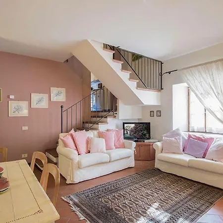 Appartamento San Salvatore Sleeps 4 With Pool