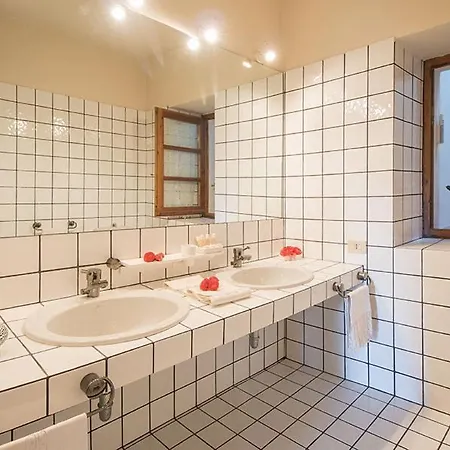 Appartamento San Salvatore Sleeps 4 With Pool