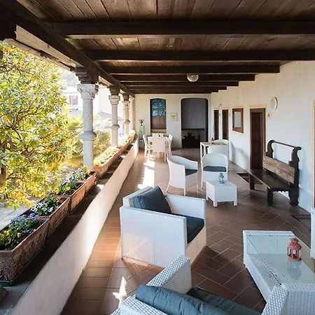 Appartamento San Salvatore Sleeps 4 With Pool